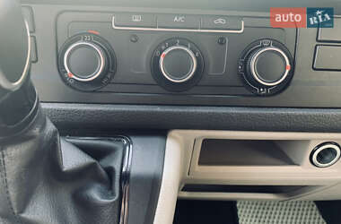 Минивэн Volkswagen Multivan 2016 в 
