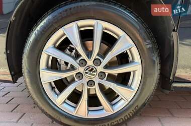 Минивэн Volkswagen Multivan 2022 в Киеве
