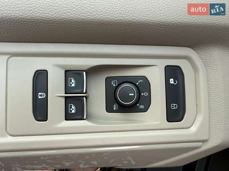 Мінівен Volkswagen Multivan 2022 в Києві