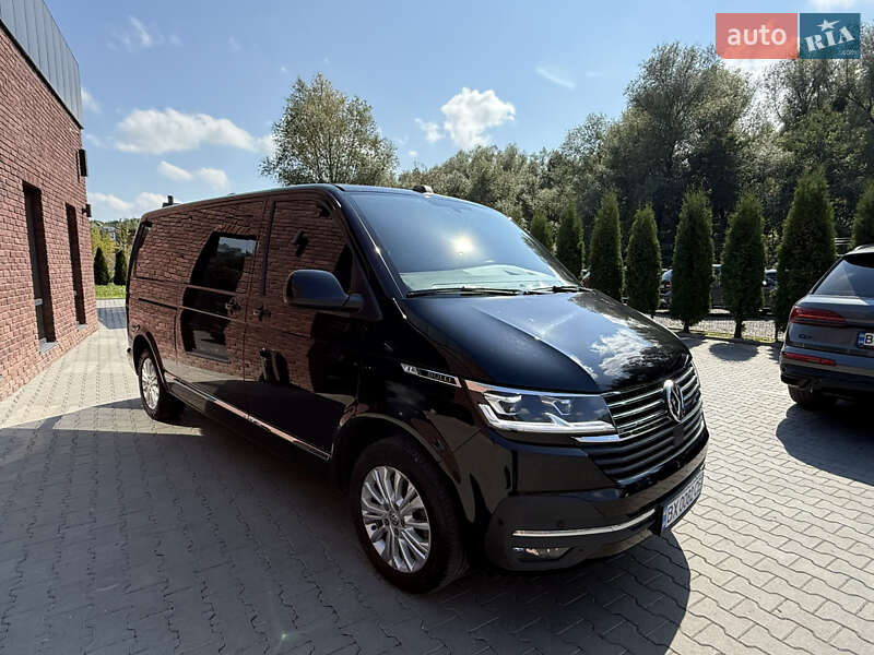 Минивэн Volkswagen Multivan 2022 в 
