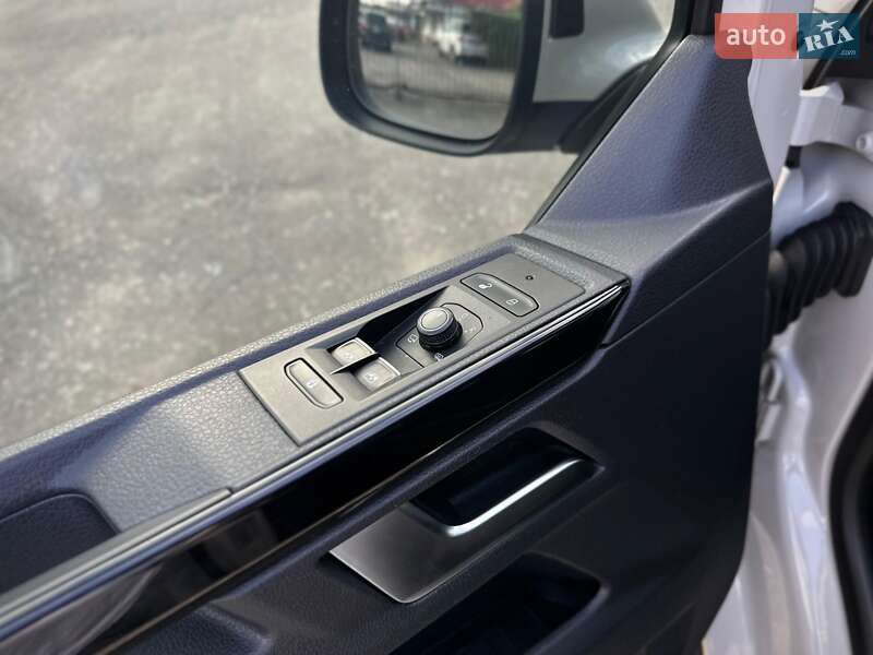 Минивэн Volkswagen Multivan 2020 в Киеве