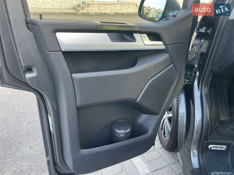 Минивэн Volkswagen Multivan 2017 в Черновцах