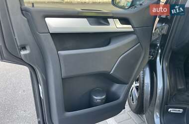 Минивэн Volkswagen Multivan 2017 в 