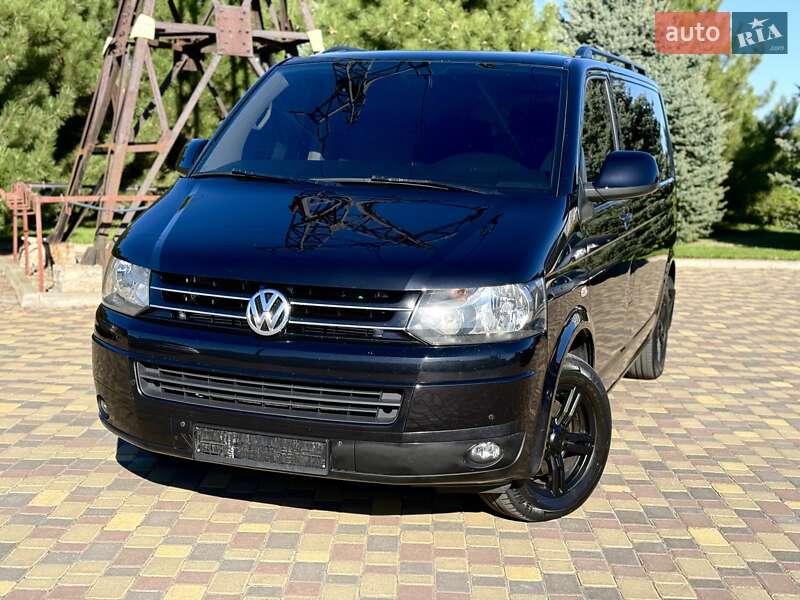Мінівен Volkswagen Multivan 2013 в 