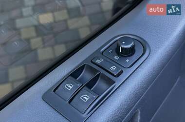 Мінівен Volkswagen Multivan 2013 в 