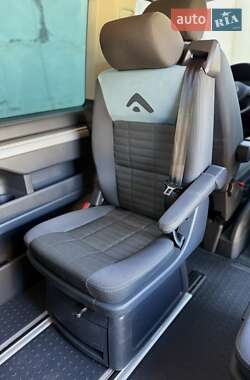 Мінівен Volkswagen Multivan 2013 в 