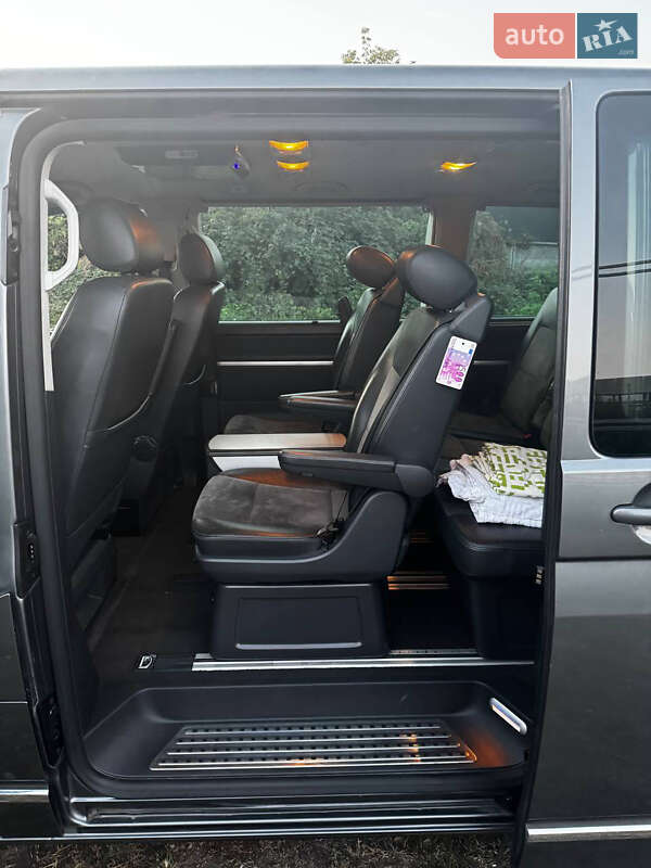 Минивэн Volkswagen Multivan 2010 в Киеве