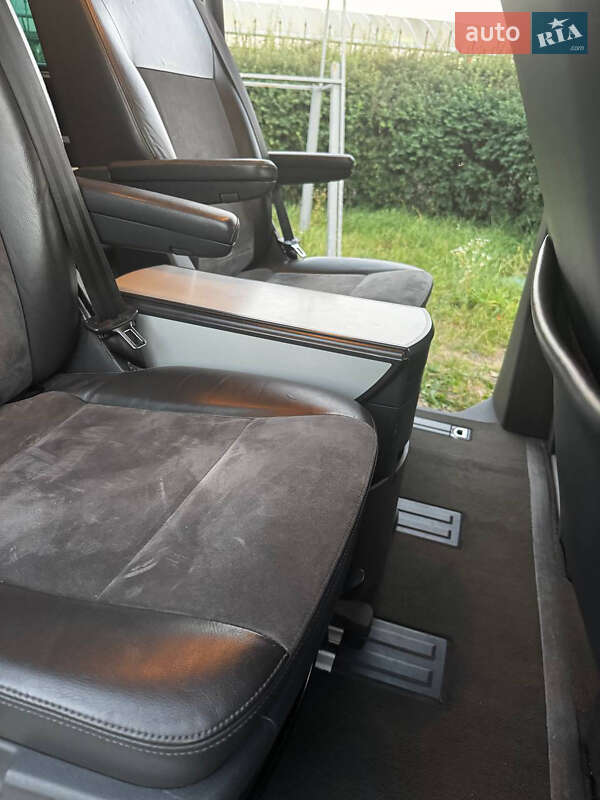 Минивэн Volkswagen Multivan 2010 в Киеве