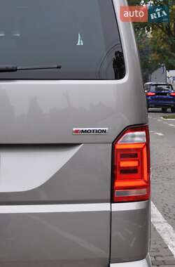 Минивэн Volkswagen Multivan 2018 в 