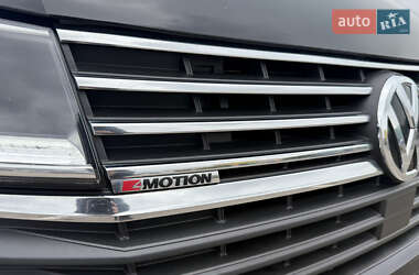 Минивэн Volkswagen Multivan 2020 в 