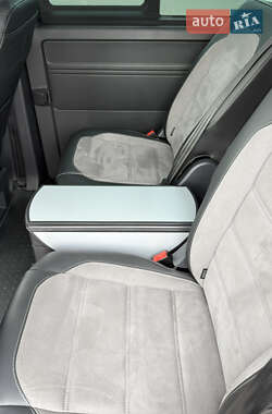Минивэн Volkswagen Multivan 2020 в 