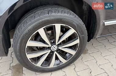 Минивэн Volkswagen Multivan 2020 в 