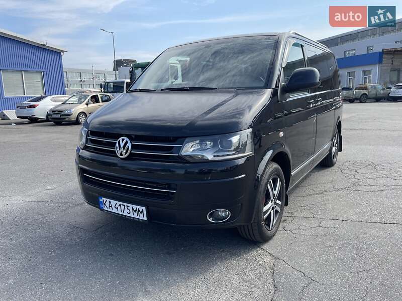 Минивэн Volkswagen Multivan 2012 в 
