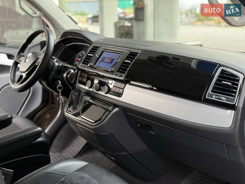 Минивэн Volkswagen Multivan 2016 в Днепре