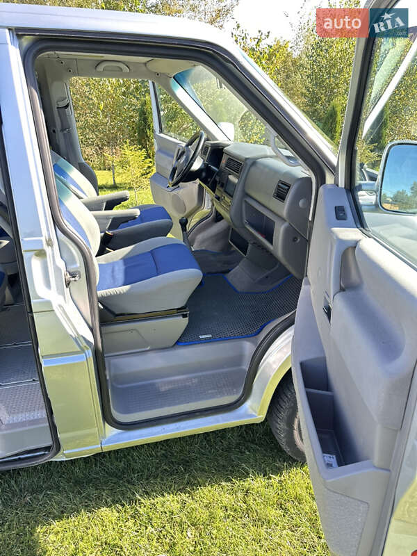 Минивэн Volkswagen Multivan 2001 в Ковеле