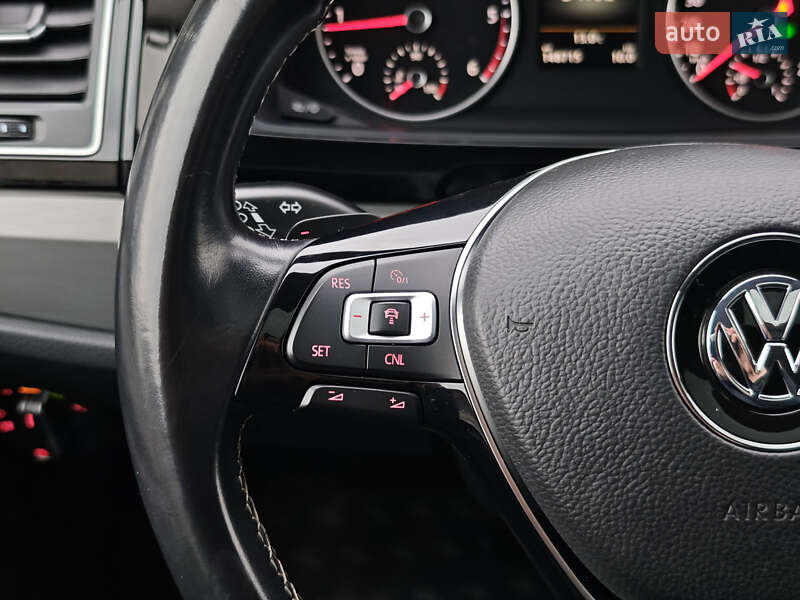 Минивэн Volkswagen Multivan 2019 в Луцке
