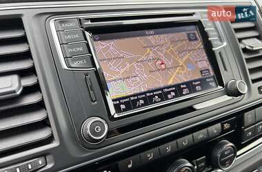 Минивэн Volkswagen Multivan 2015 в 