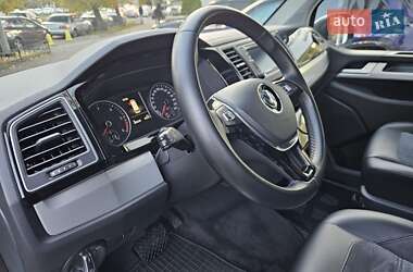 Мінівен Volkswagen Multivan 2015 в 