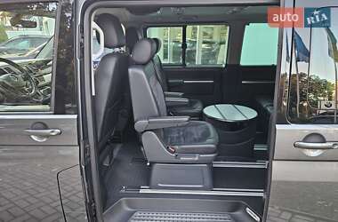Мінівен Volkswagen Multivan 2015 в 