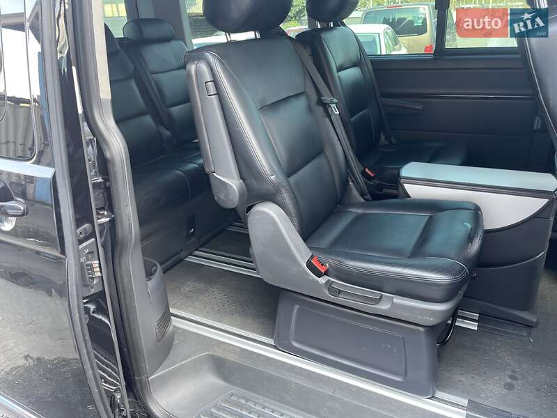 Минивэн Volkswagen Multivan 2012 в Киеве