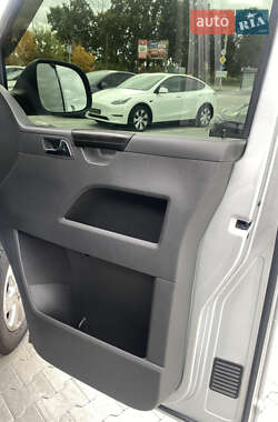 Мінівен Volkswagen Multivan 2012 в  фото 12 Мінівен Volkswagen Multivan 2012 в