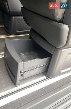 Мінівен Volkswagen Multivan 2012 в  фото 29 Мінівен Volkswagen Multivan 2012 в