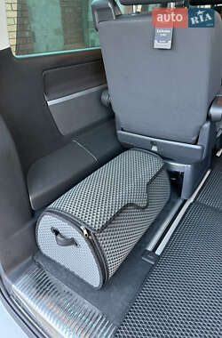 Мінівен Volkswagen Multivan 2015 в 