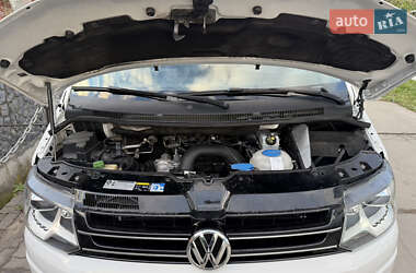 Мінівен Volkswagen Multivan 2015 в 