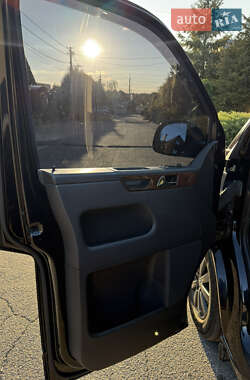 Мінівен Volkswagen Multivan 2012 в 