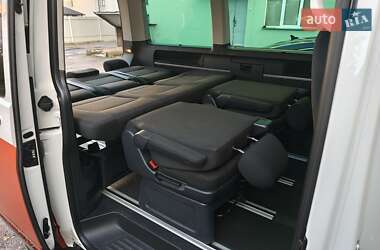 Мінівен Volkswagen Multivan 2016 в 