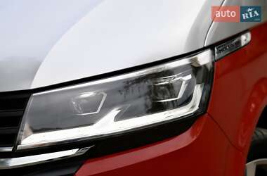 Мінівен Volkswagen Multivan 2021 в 