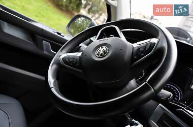 Мінівен Volkswagen Multivan 2021 в 