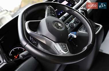 Мінівен Volkswagen Multivan 2021 в 