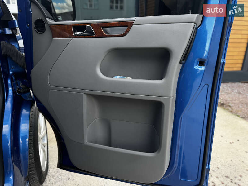 Мінівен Volkswagen Multivan 2007 в Житомирі