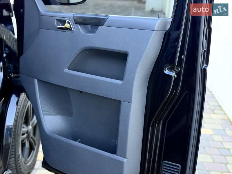 Мінівен Volkswagen Multivan 2013 в Дніпрі