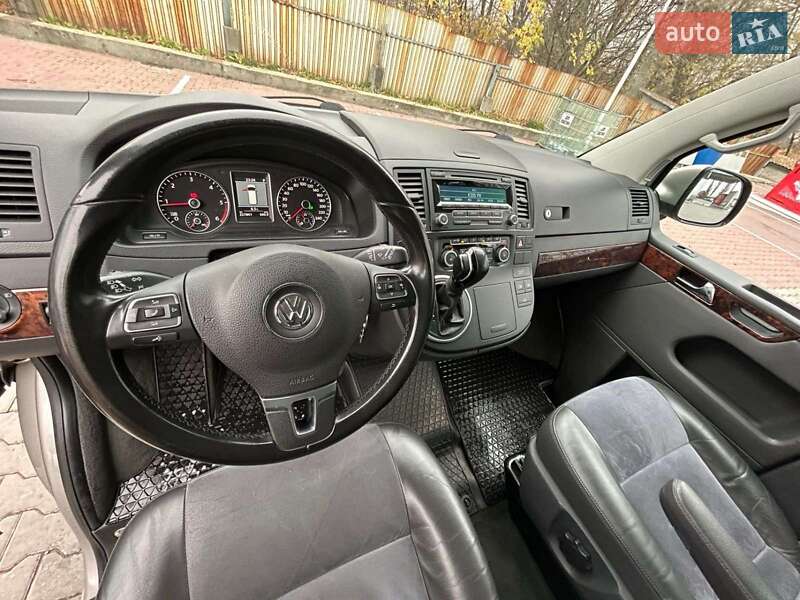 Минивэн Volkswagen Multivan 2012 в Киеве