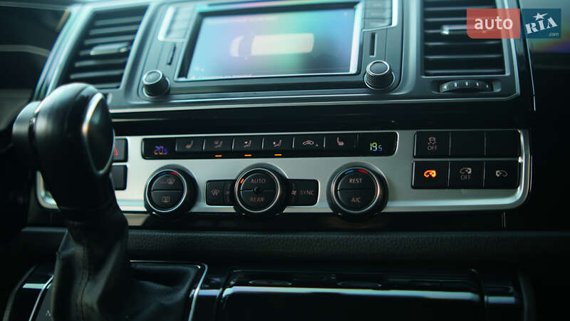 Мінівен Volkswagen Multivan 2016 в Львові