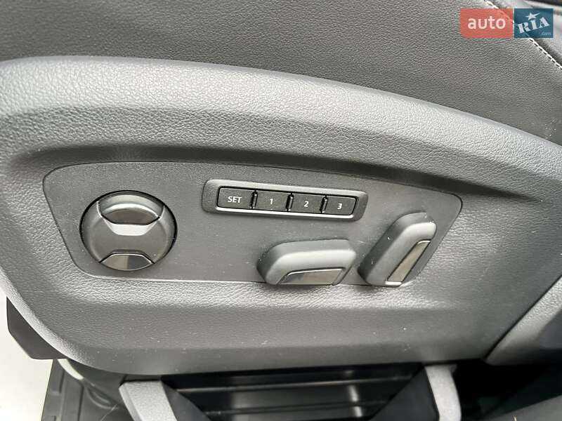 Минивэн Volkswagen Multivan 2022 в Киеве