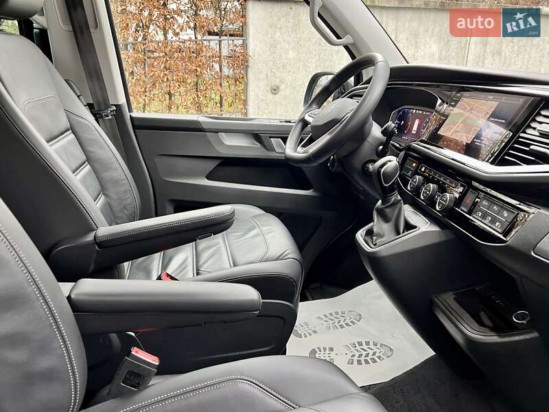 Минивэн Volkswagen Multivan 2022 в Киеве