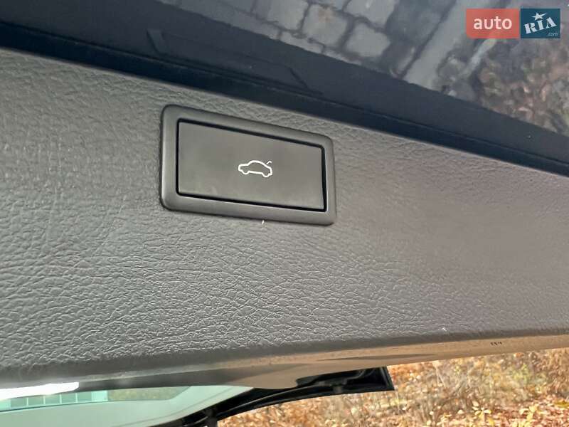 Минивэн Volkswagen Multivan 2022 в Киеве