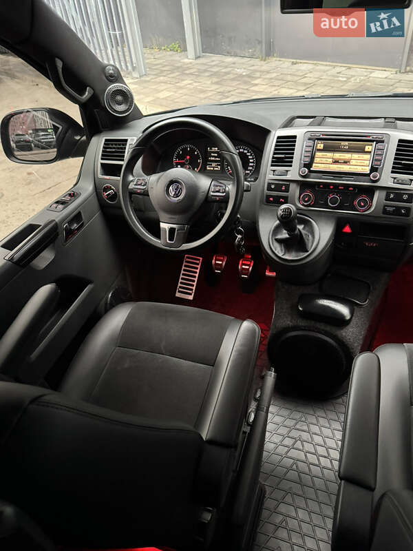 Минивэн Volkswagen Multivan 2012 в Киеве