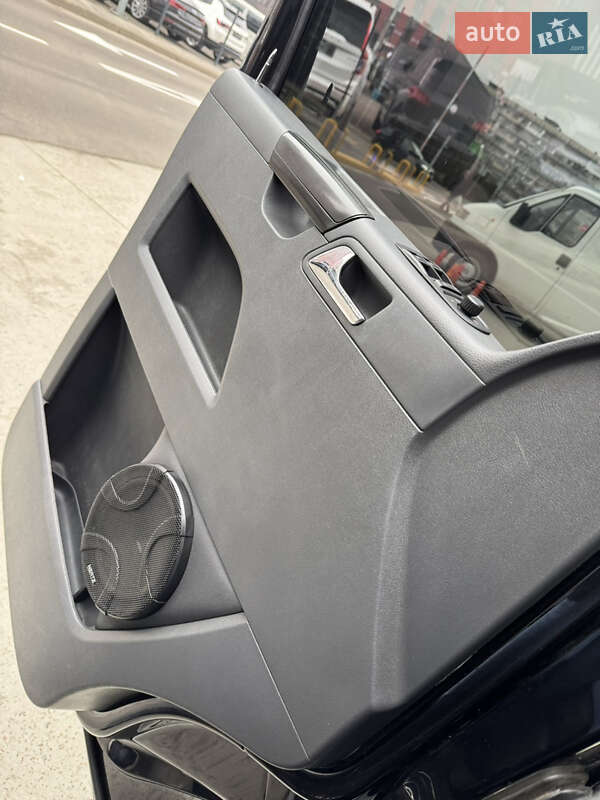Минивэн Volkswagen Multivan 2012 в Киеве