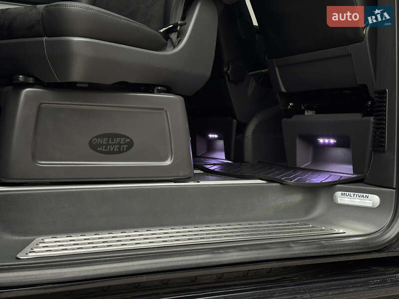 Минивэн Volkswagen Multivan 2012 в Киеве