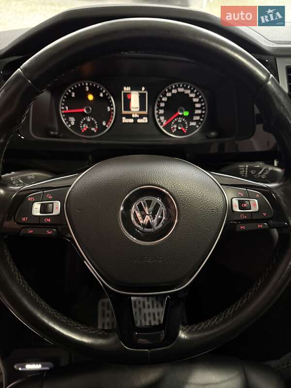 Мінівен Volkswagen Multivan 2016 в Львові