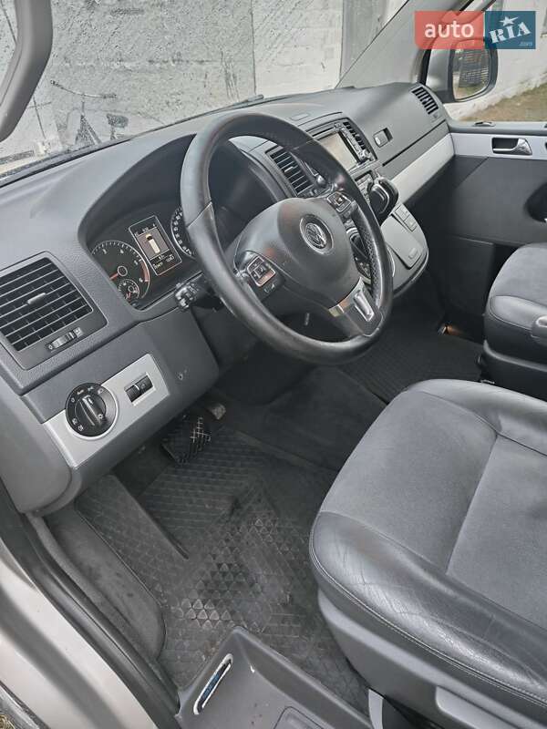 Минивэн Volkswagen Multivan 2013 в Сарнах