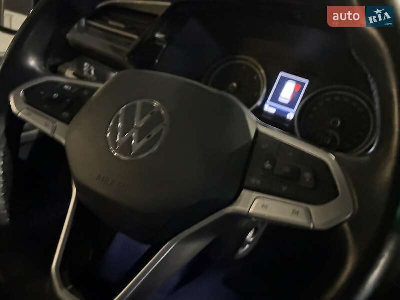 Минивэн Volkswagen Multivan 2022 в Киеве