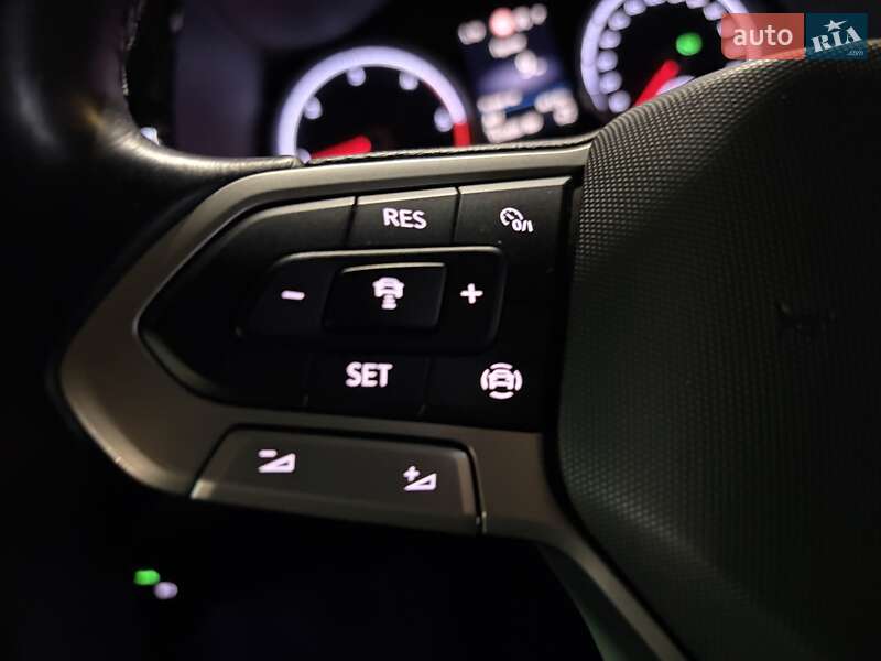 Минивэн Volkswagen Multivan 2022 в Киеве