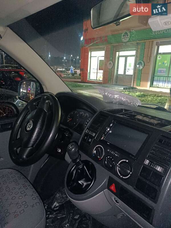 Минивэн Volkswagen Multivan 2008 в Ровно