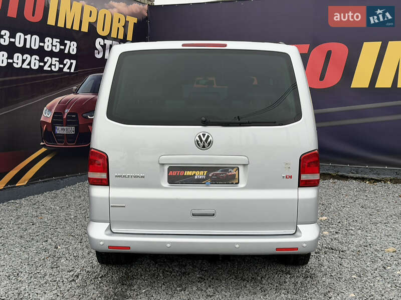 Минивэн Volkswagen Multivan 2011 в Стрые