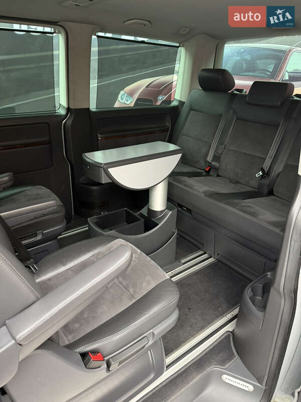 Минивэн Volkswagen Multivan 2011 в Стрые